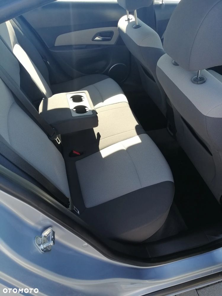Chevrolet Cruze 1.6 LS - 15