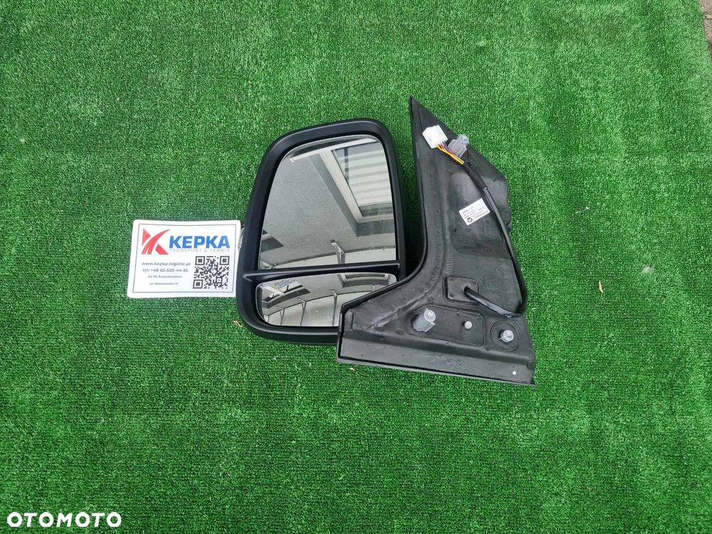 MAXUS Deliver 9 Lustro lewe