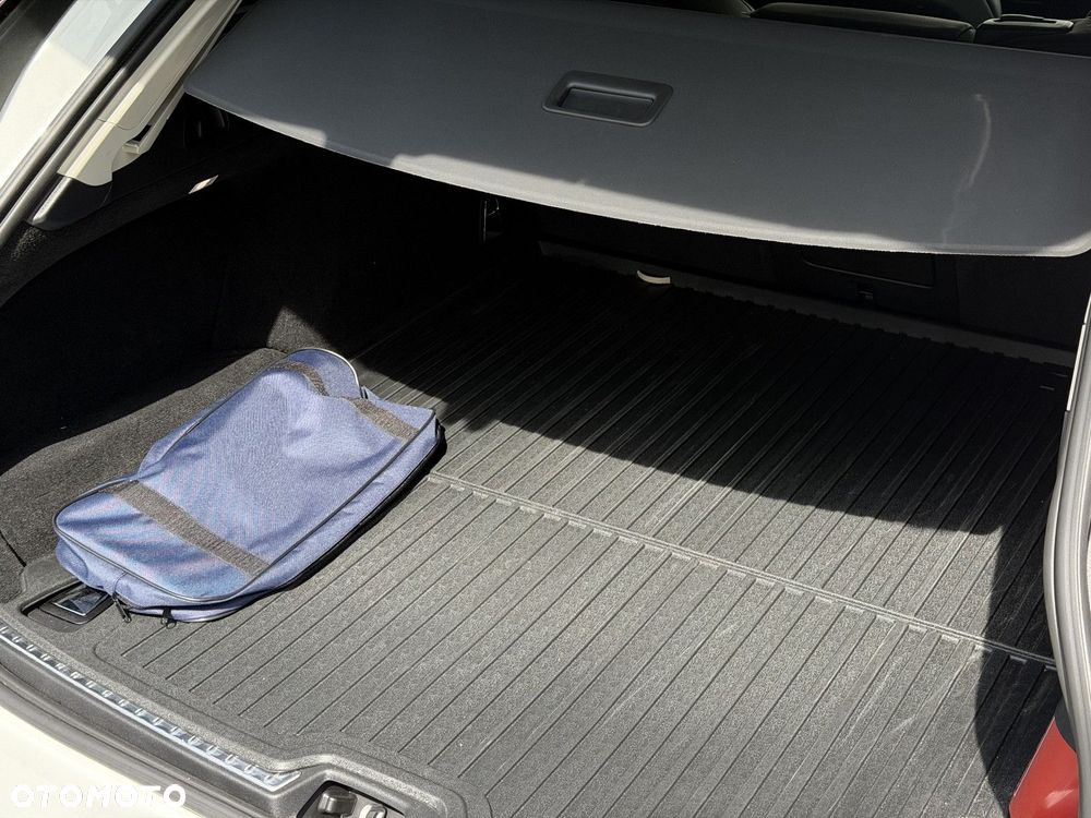 Volvo V90 Cross Country - 11