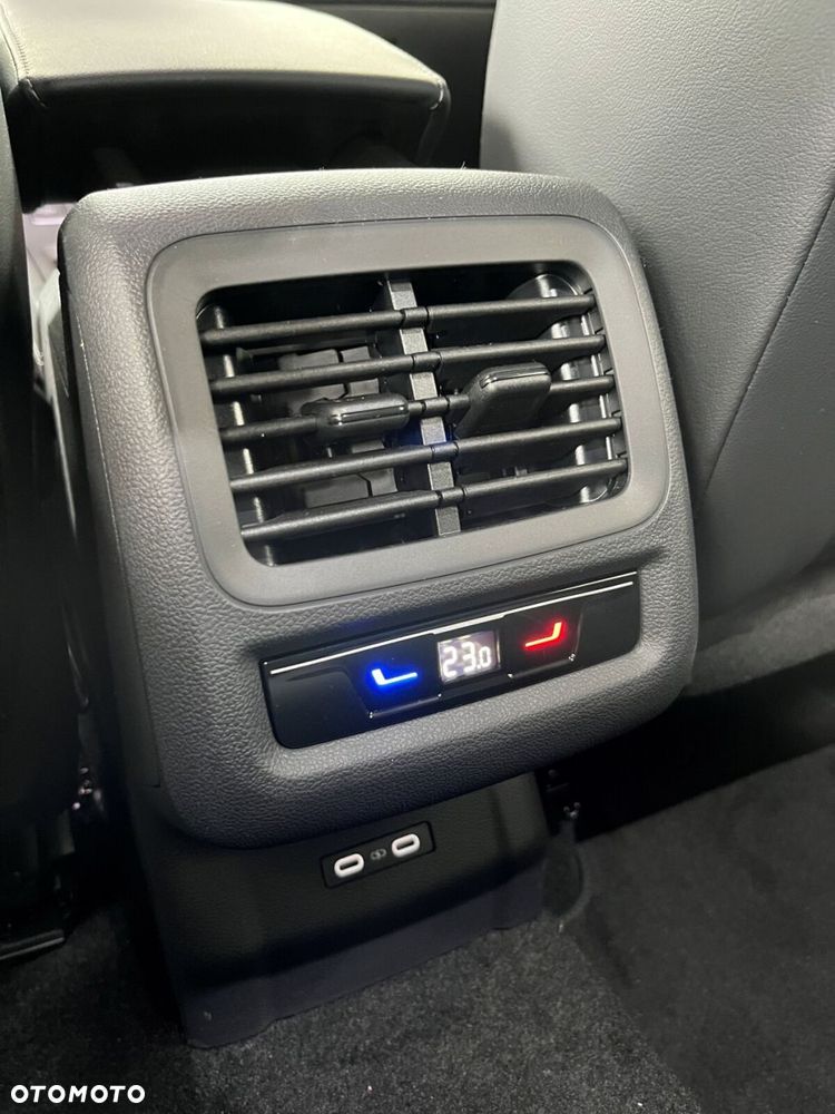 Volkswagen T-Roc 1.5 eTSI R-Line DSG - 11