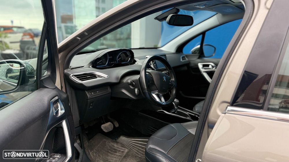 Peugeot 2008 1.2 PureTech Allure EAT6 - 8