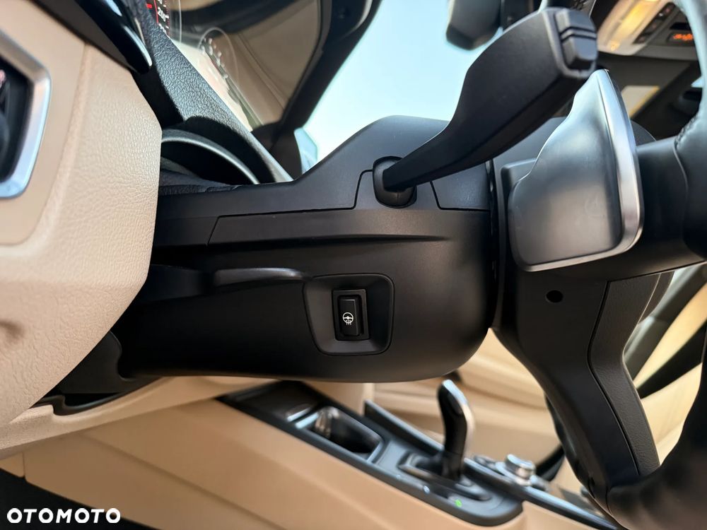 BMW Seria 3 335i xDrive Sport Line - 12