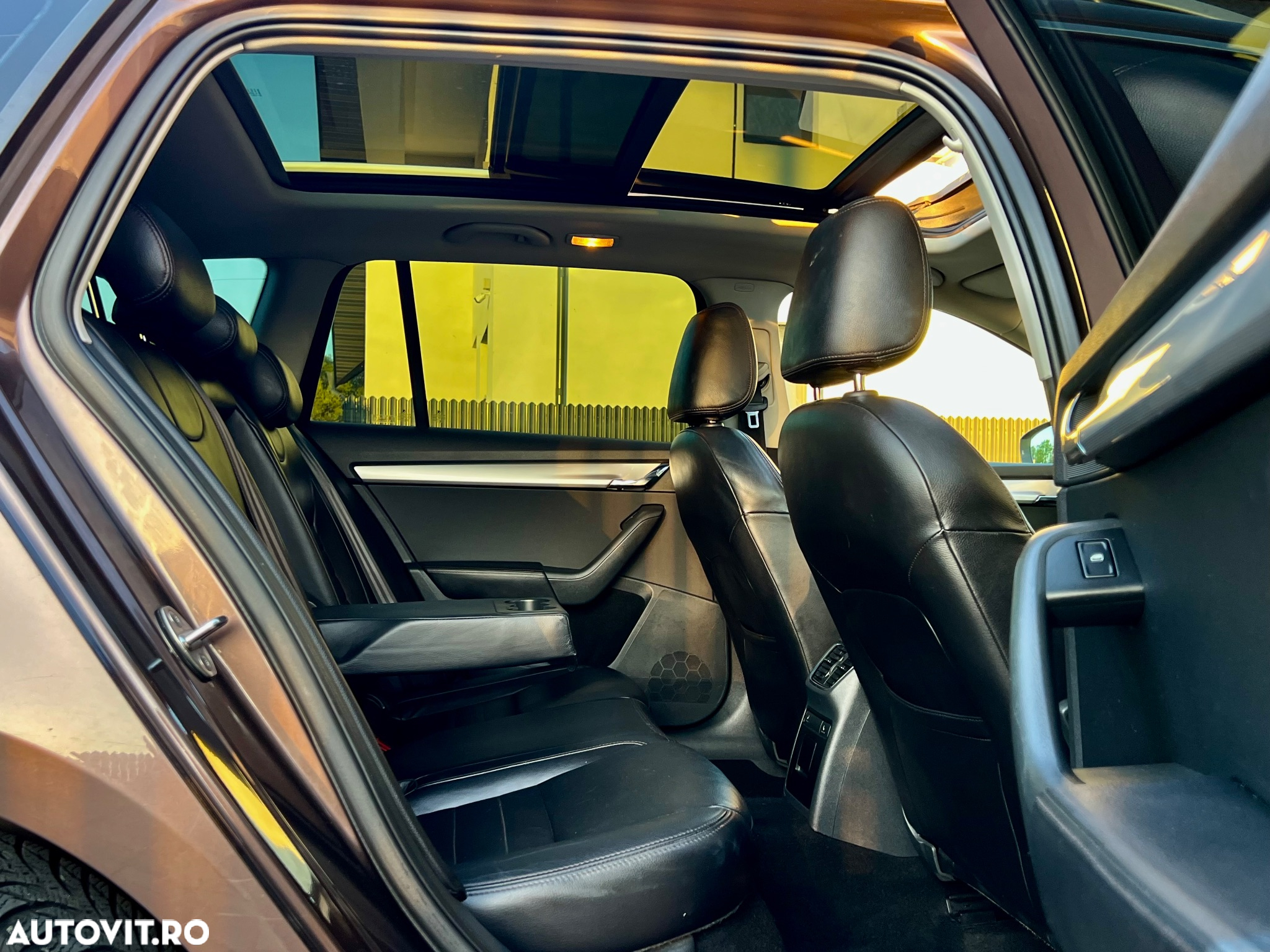 Skoda Octavia 1.6 TDI DSG Premium Edition - 28