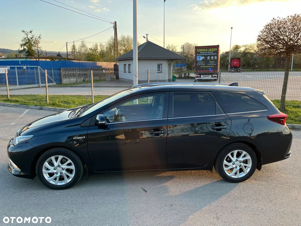 Toyota Auris Hybrid 135 Selection - 4