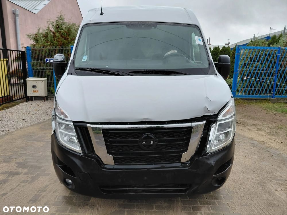 Nissan Interstar - 1