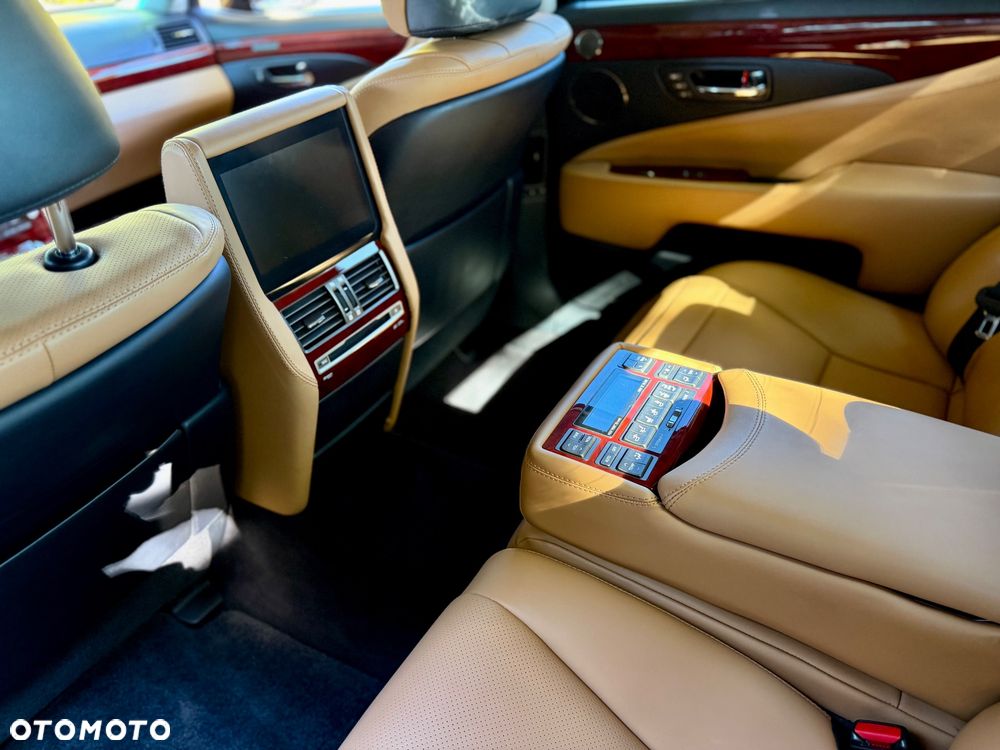 Lexus LS - 36