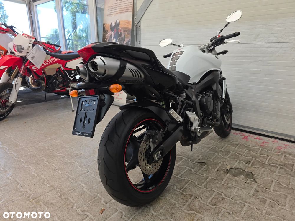 Yamaha FZ - 20