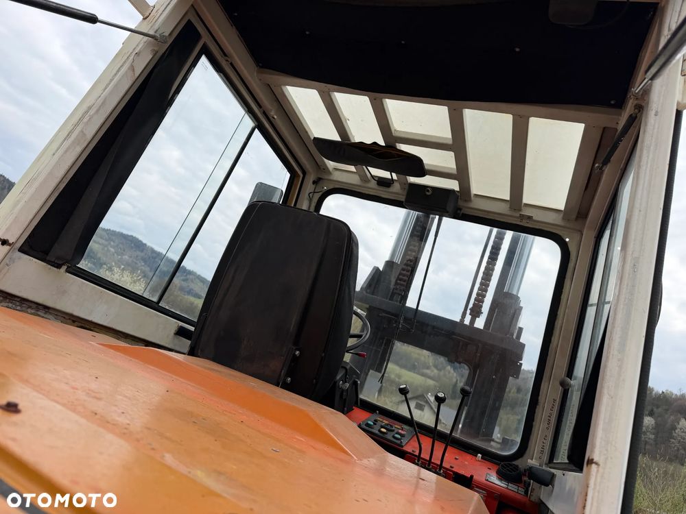 O&K V80 Wózek Widłowy Niemiecki Producent O&K. Silnik DEUTZ 90 km. Udźwig 8 ton. Gabarytowo mała maszyna z Wielkim udźwigiem. Podwójne Koła. Regulacja wideł i Karetki Hydrauliczna. Maszt TRIPLEX. niski przebieg 5790h. Maszyna Pochodzi z Norweskiej Komuny! Nie posiada luzów i wycieków Jazda Hydrostatic. Stan Perfekcyjny! DIESEL. Opony Nowe. Okazja - 10