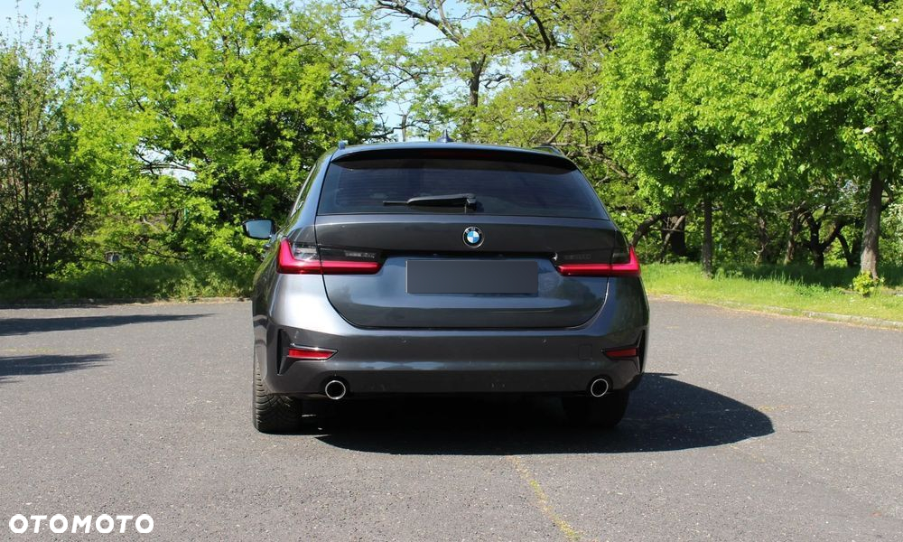BMW Seria 3 318d Touring Advantage - 9