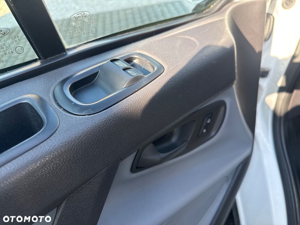 Ford TRANSIT CUSTOM - 11