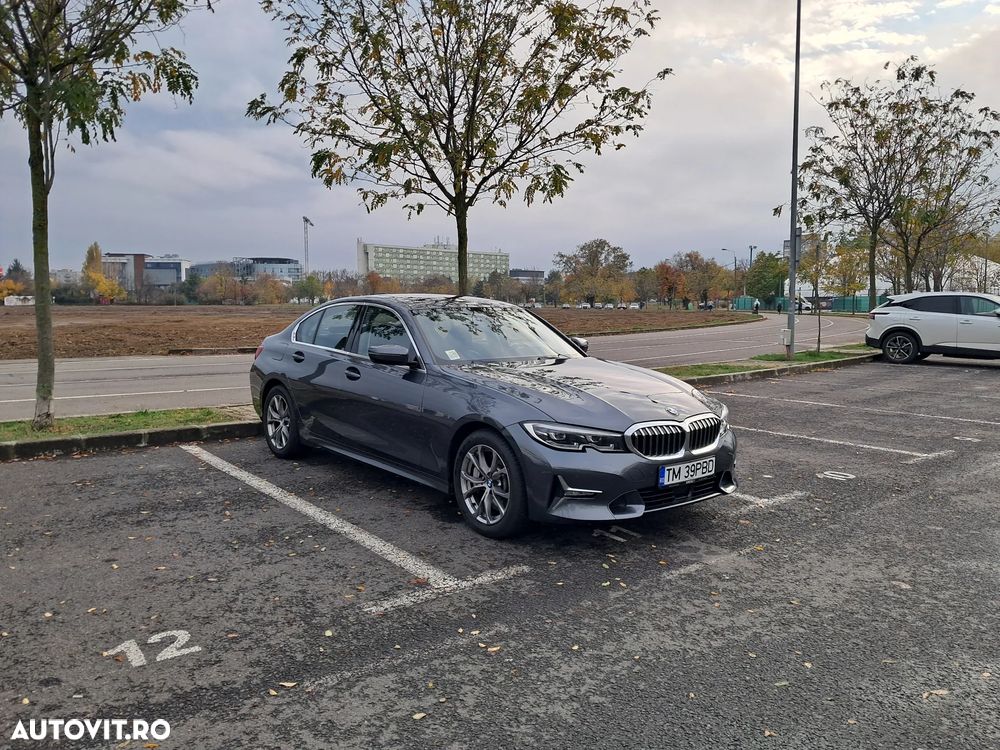 BMW Seria 3 330i Aut. Luxury Line - 9