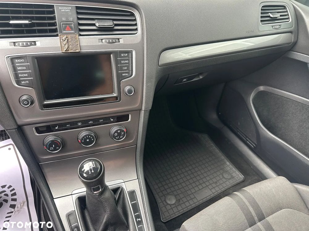 Volkswagen Golf 1.6 TDI BMT Comfortline - 18
