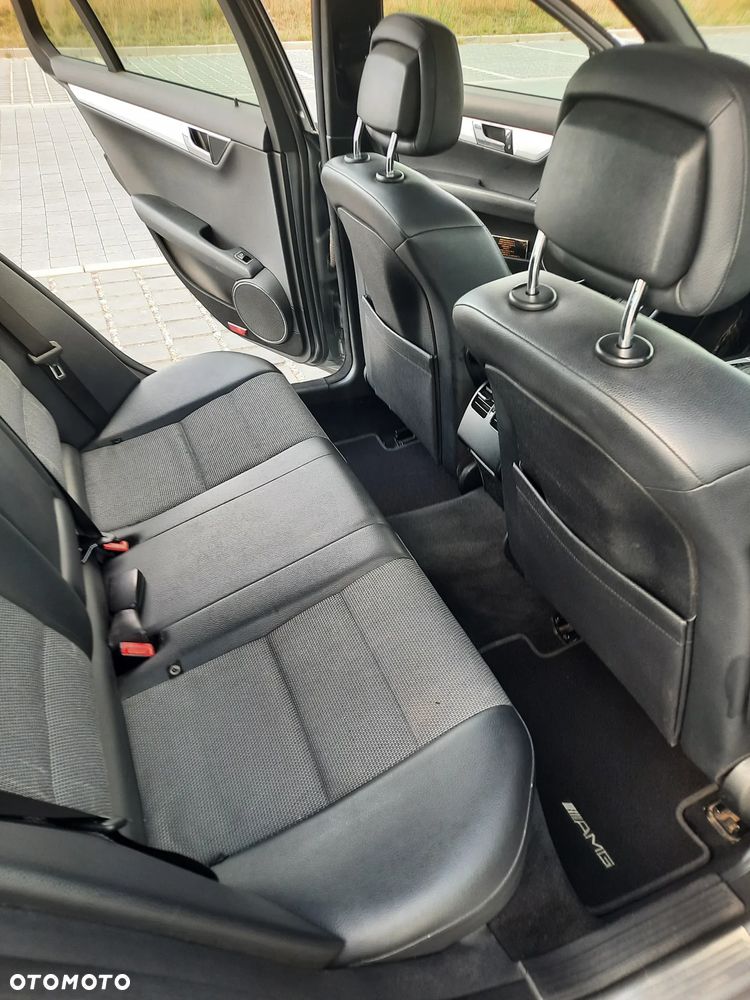 Mercedes-Benz Klasa C 220 CDI DPF Automatik Avantgarde - 23