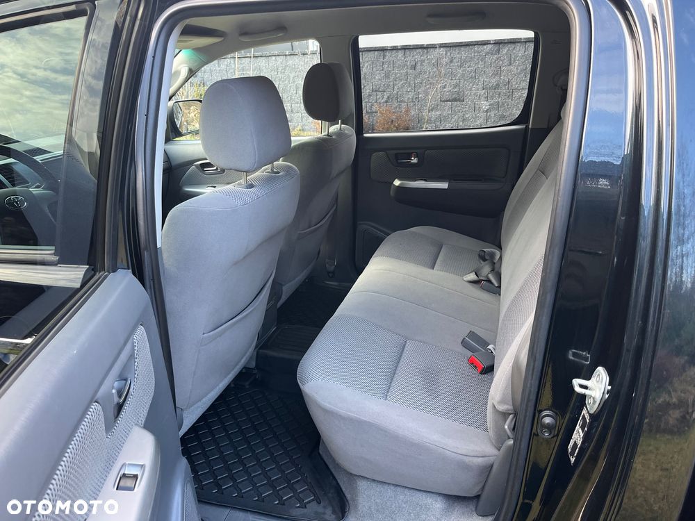 Toyota Hilux 4x4 Double Cab - 9