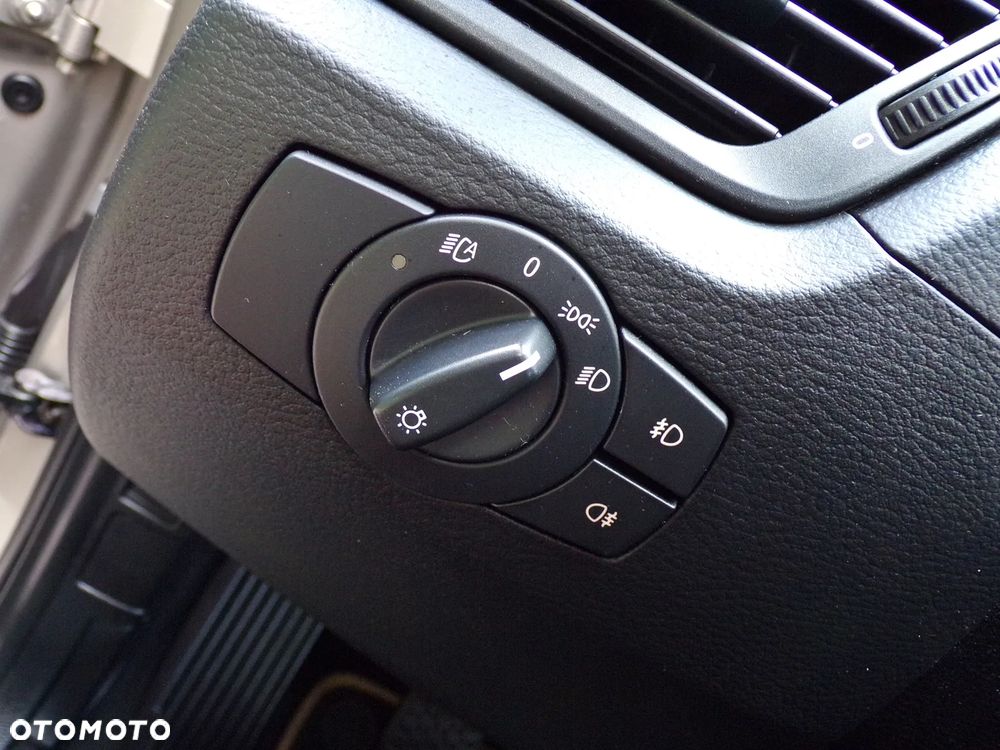 BMW X1 ver-sdrive18i-xline - 18