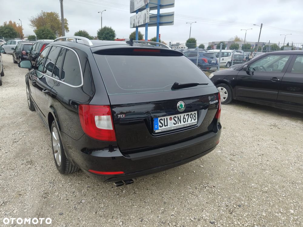 Skoda Superb 2011 photo 5