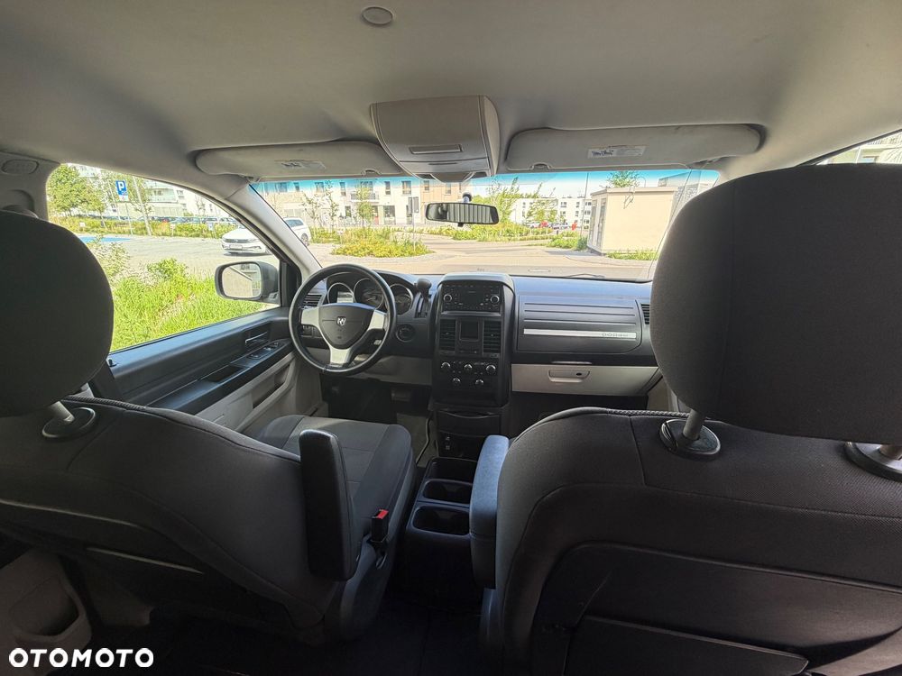 Dodge Caravan - 8