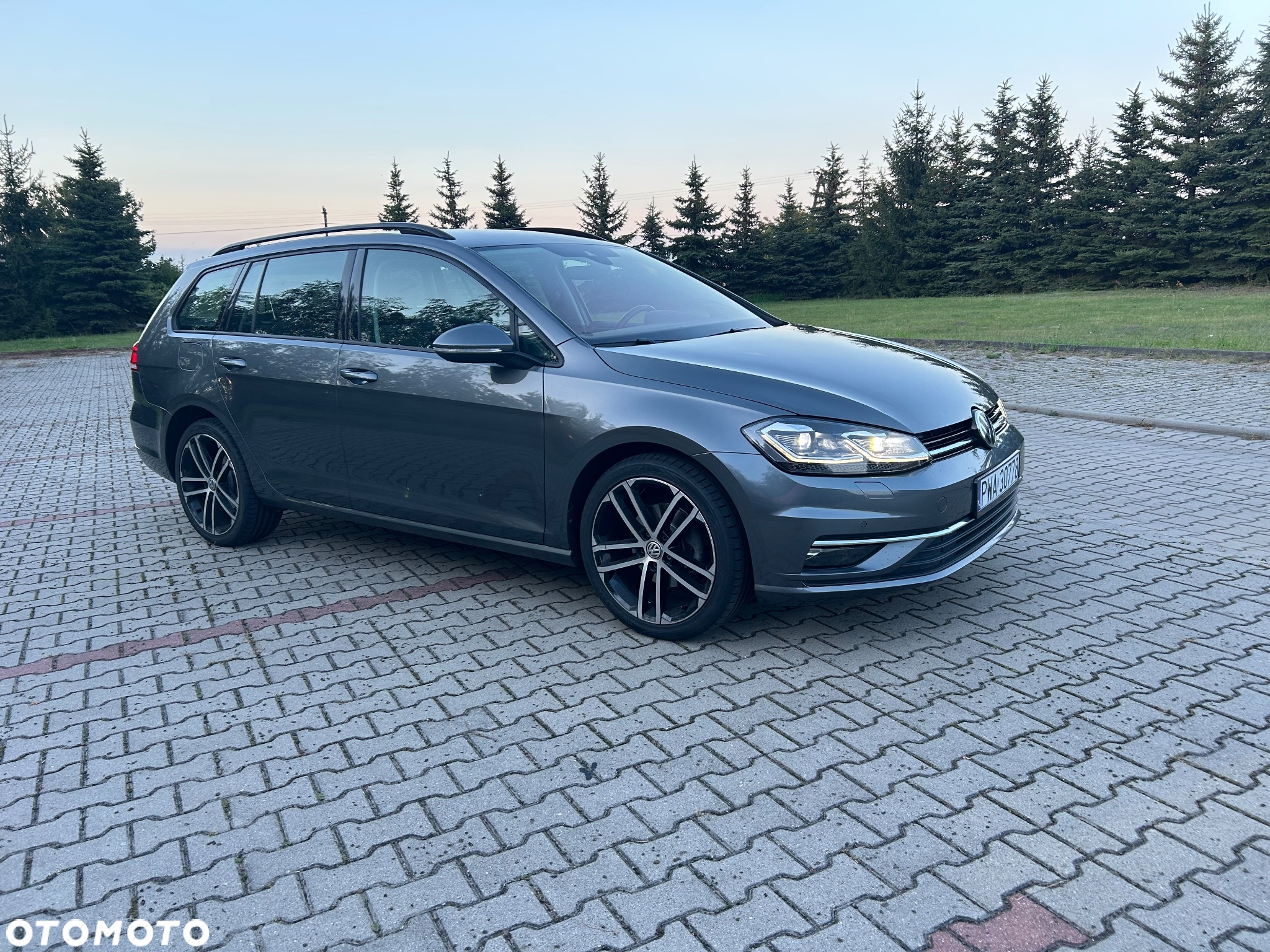 Volkswagen Golf 2.0 BlueTDI DSG Highline - 14