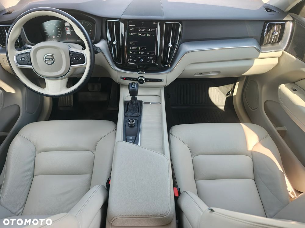 Volvo XC 60 D4 Momentum Pro - 9