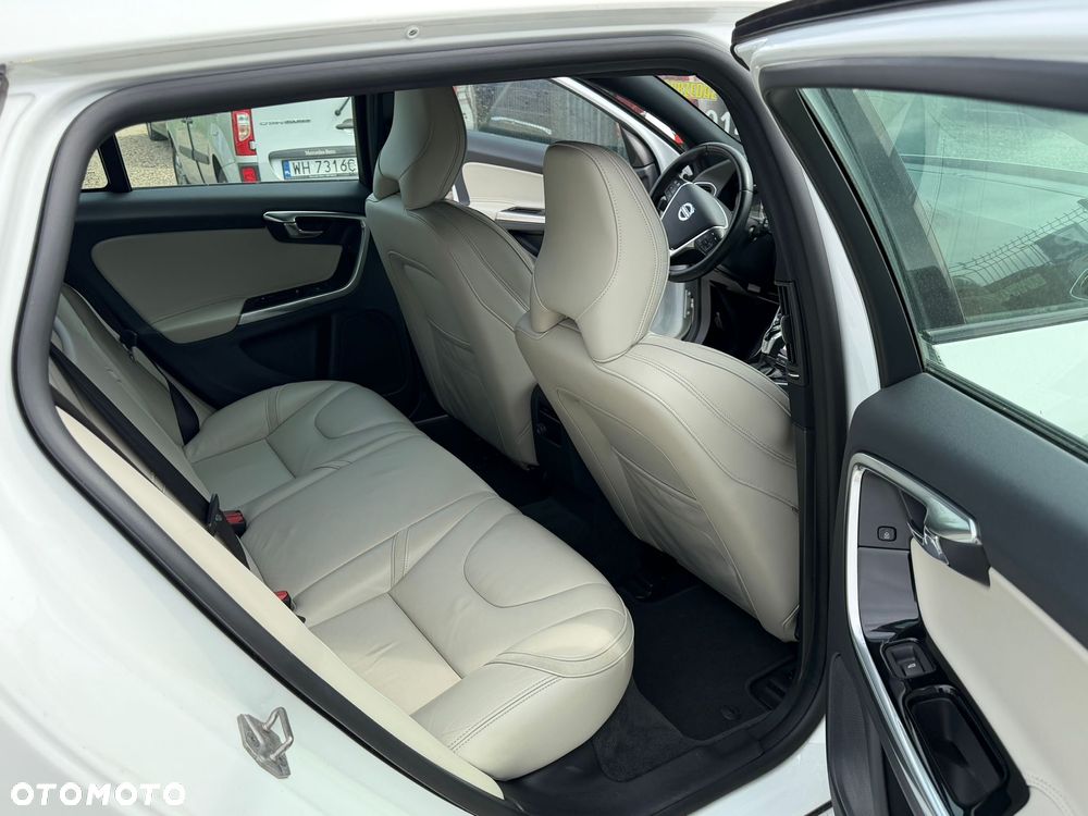 Volvo V60 D6 AWD Plug-in Hybrid Summum - 16