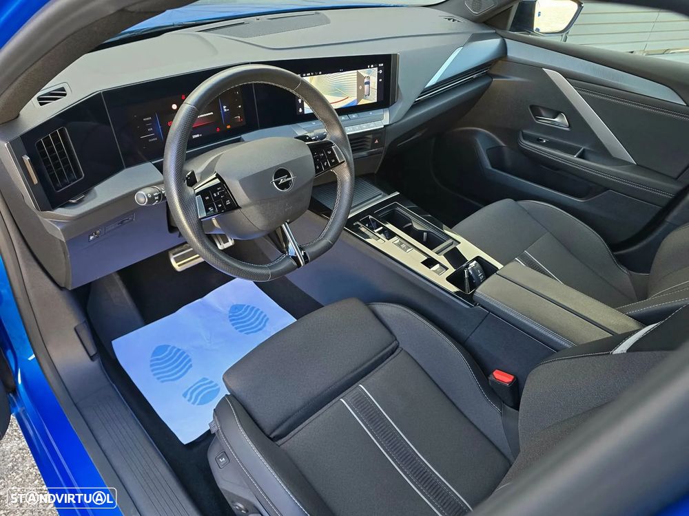 Opel Astra Caravan - 9