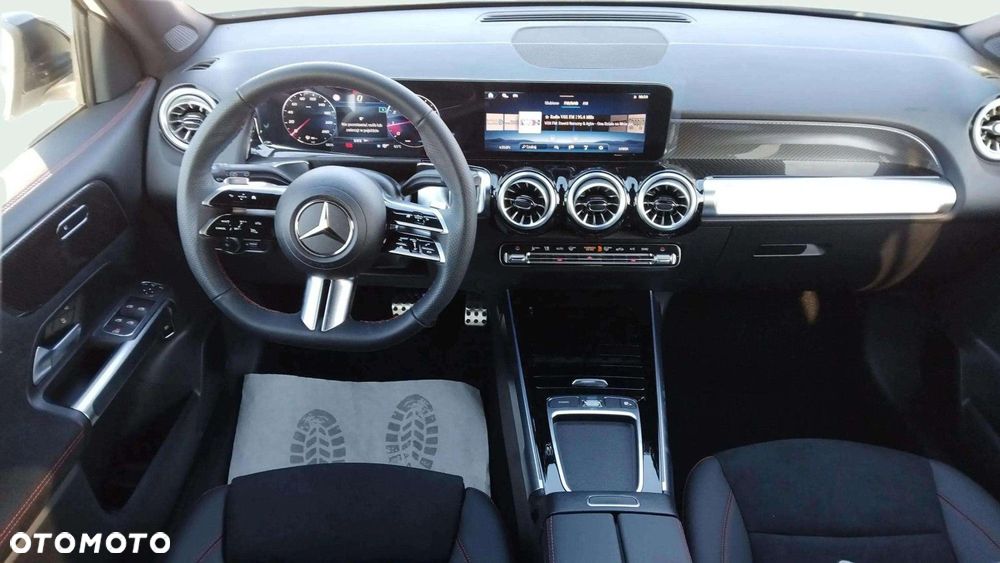 Mercedes-Benz GLB - 11