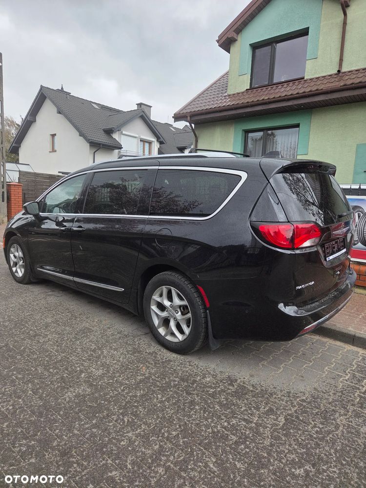 Chrysler Pacifica - 11