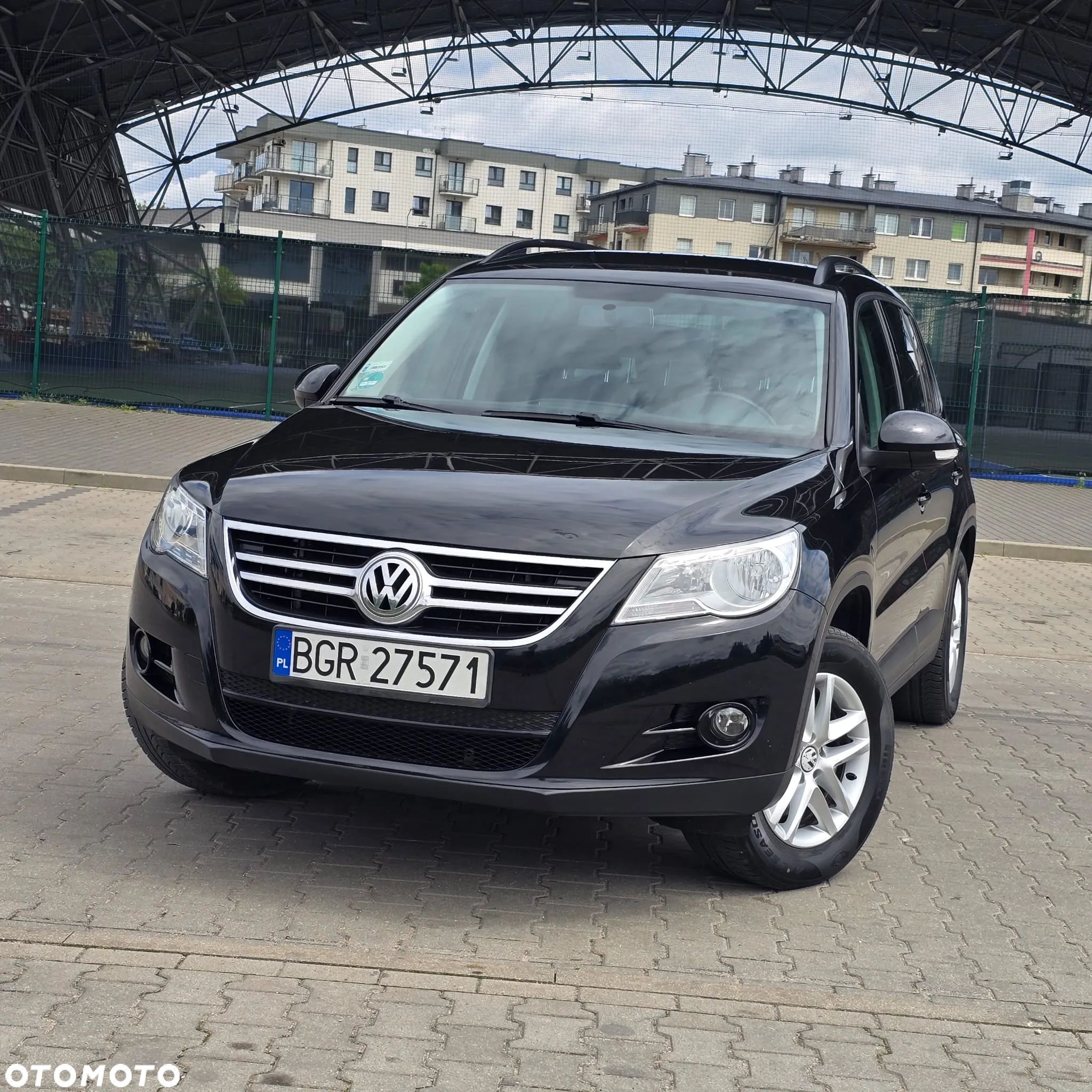 Volkswagen Tiguan - 1