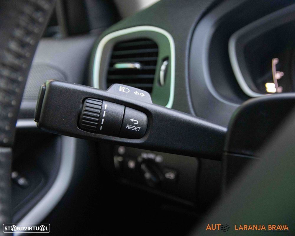 Volvo V40 D2 Kinetic - 27