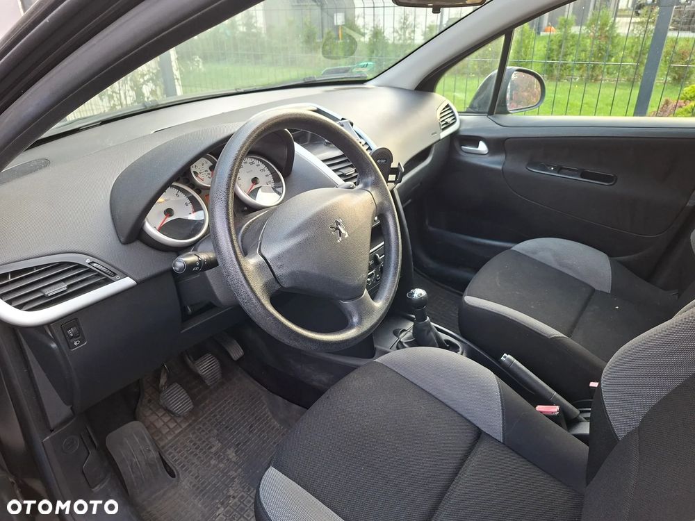 Peugeot 207 2008 photo 5