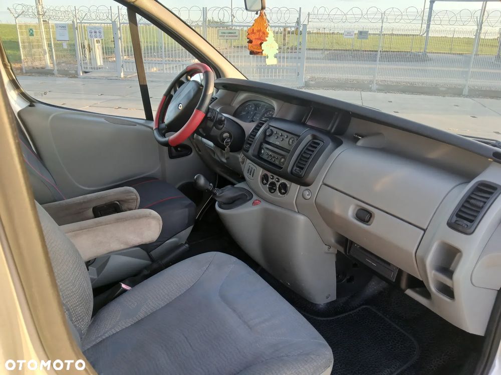 Renault Trafic - 13