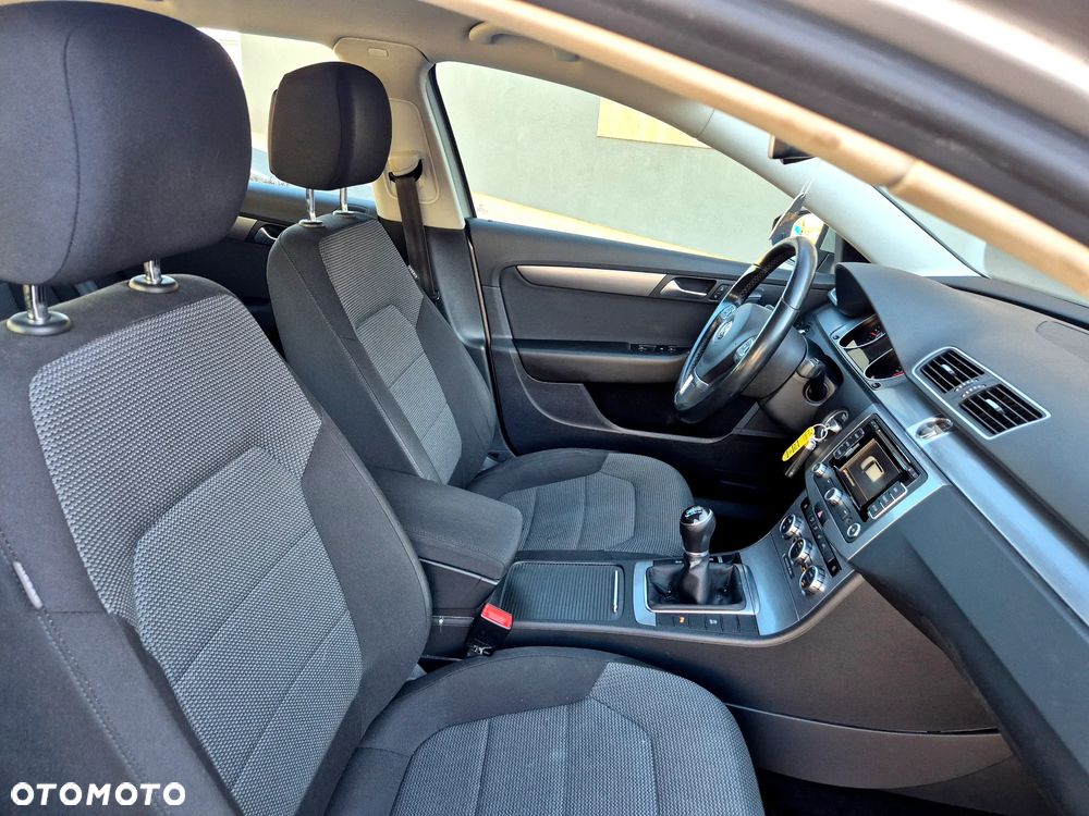 Volkswagen Passat 1.6 TDI BlueMotion Technology Comfortline - 36