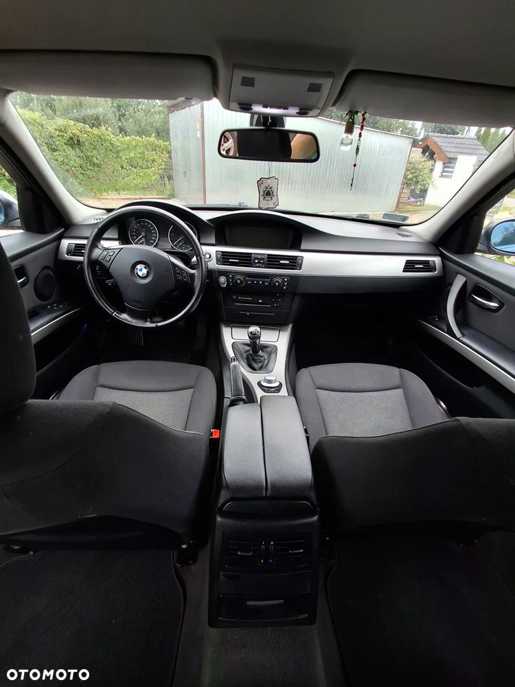 BMW Seria 3 318d - 11