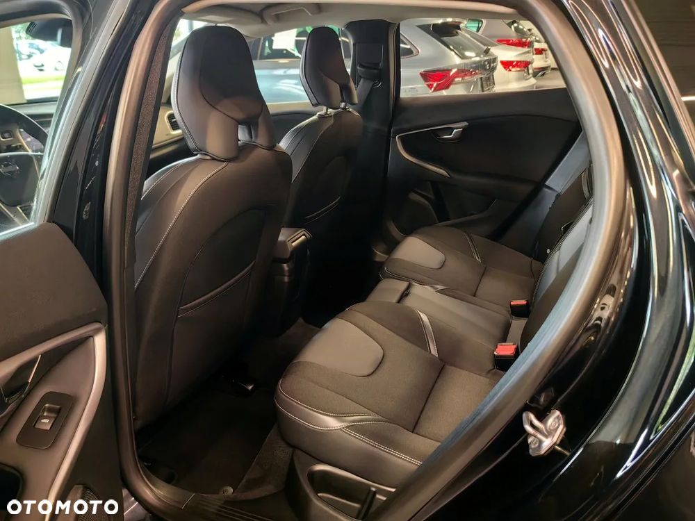 Volvo V40 D3 Summum - 8