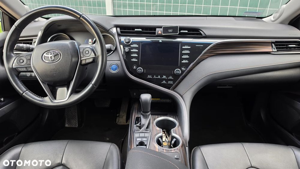 Toyota Camry 2.5 Hybrid Executive CVT - 28