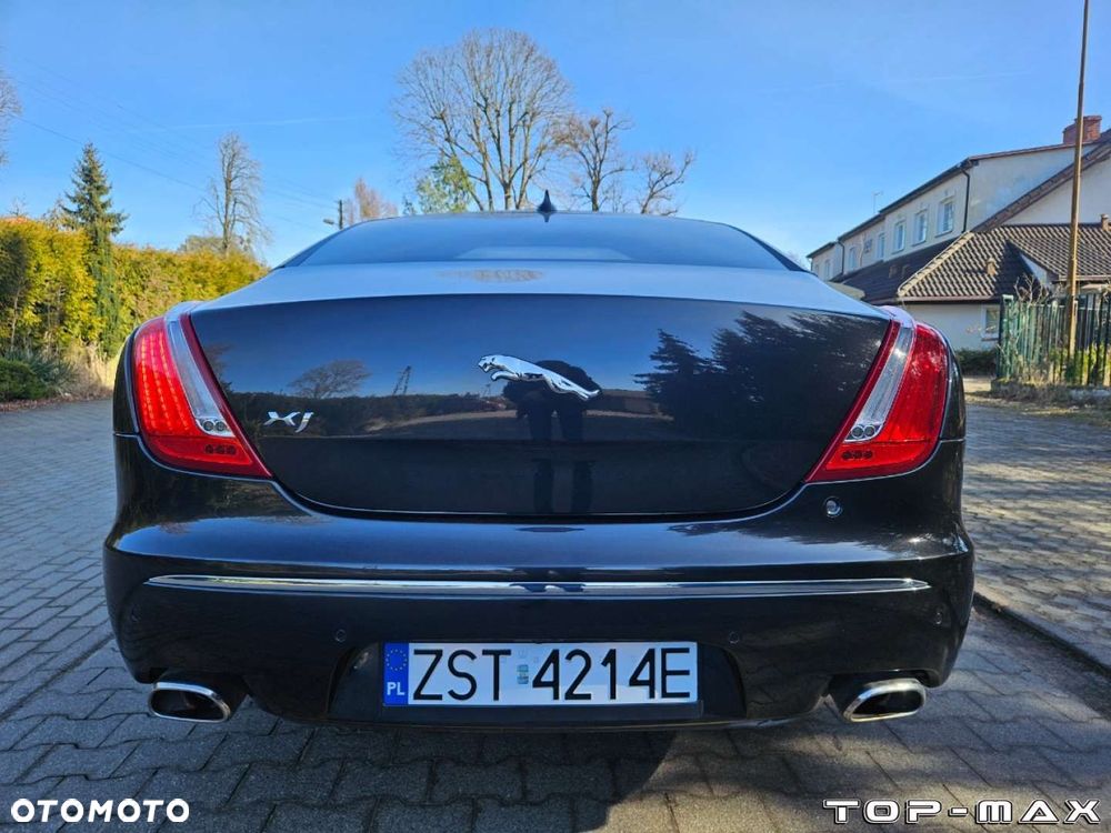 Jaguar XJ - 12