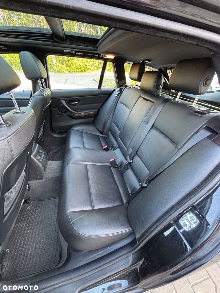 BMW Seria 3 325i - 23