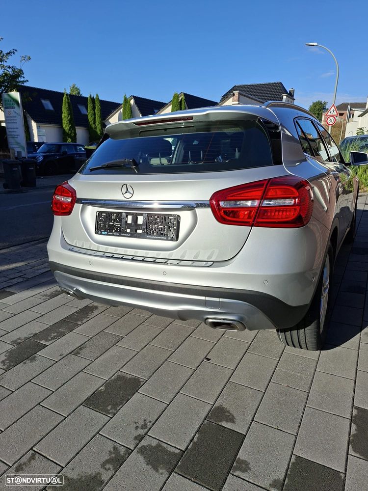 Mercedes-Benz GLA 220 d 4Matic 7G-DCT Urban - 7