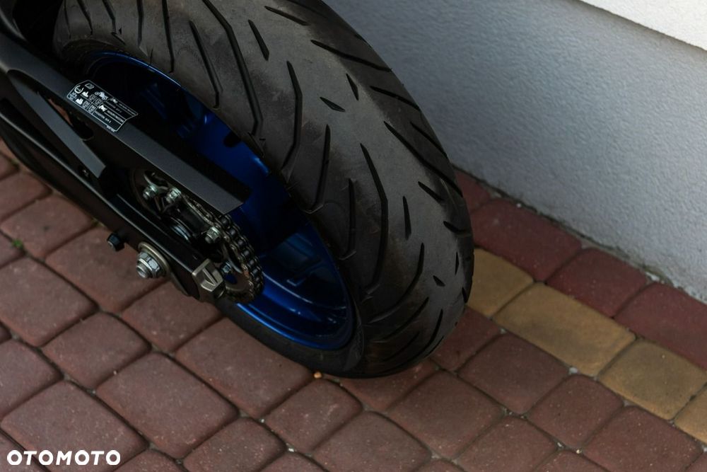 Suzuki GSX - 12