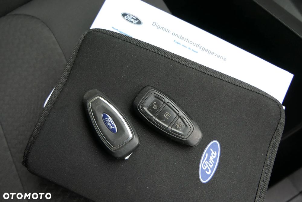 Ford Kuga 1.5 EcoBoost 2x4 ST-Line - 17