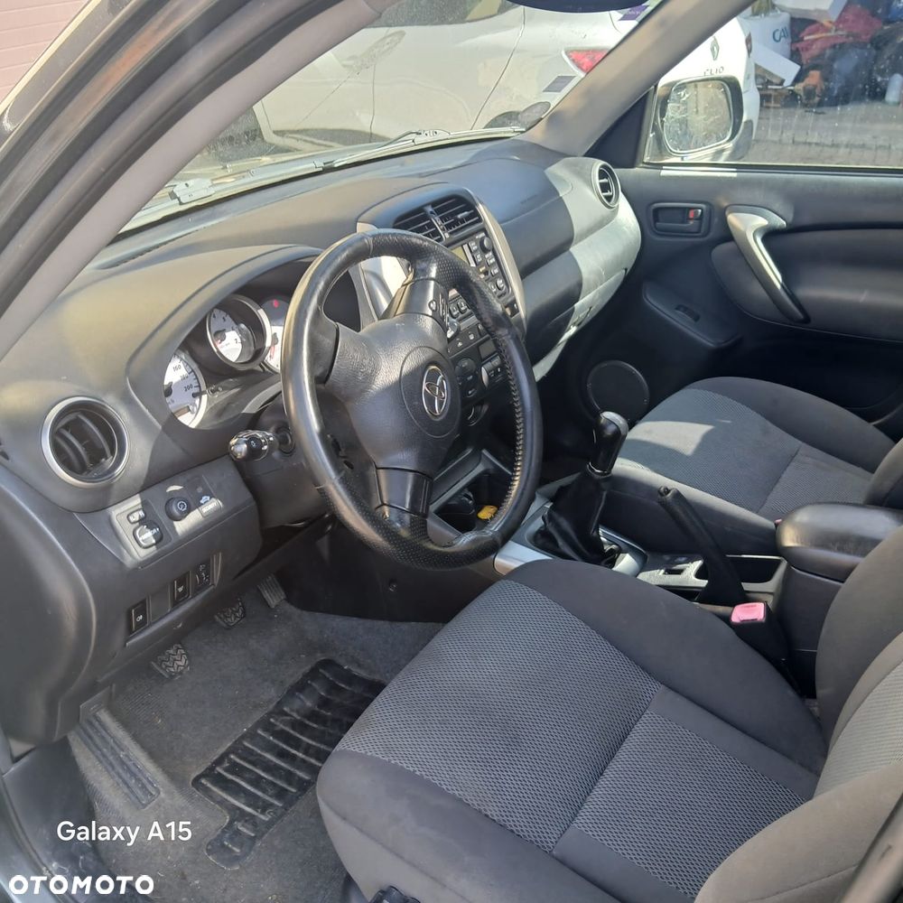 Toyota RAV4 D-4D 4x4 - 5