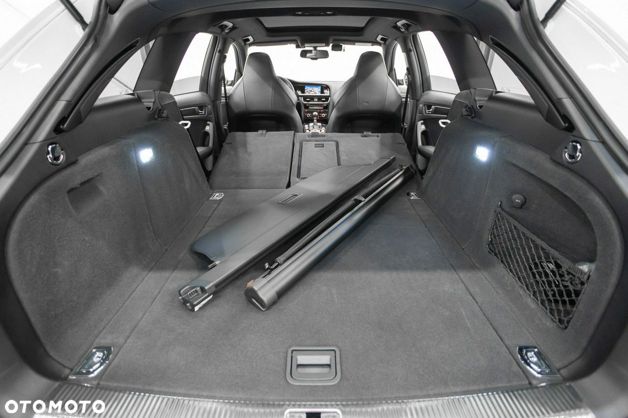 Audi RS4 Avant S tronic - 24