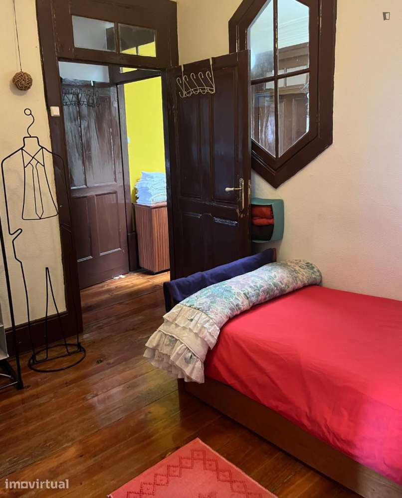 Quarto - localizado em Paranhos Porto - Grande imagem: 2/26
