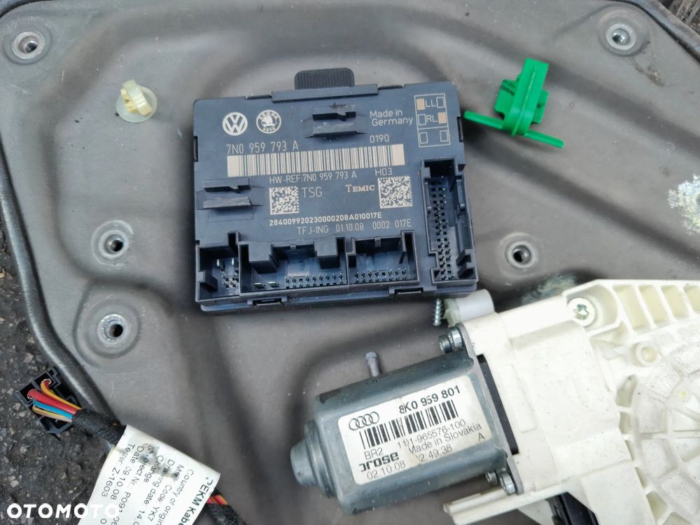 Podnośnik szyby przedni lewy SKODA Superb II 08-13r. 3T0837401A - 3