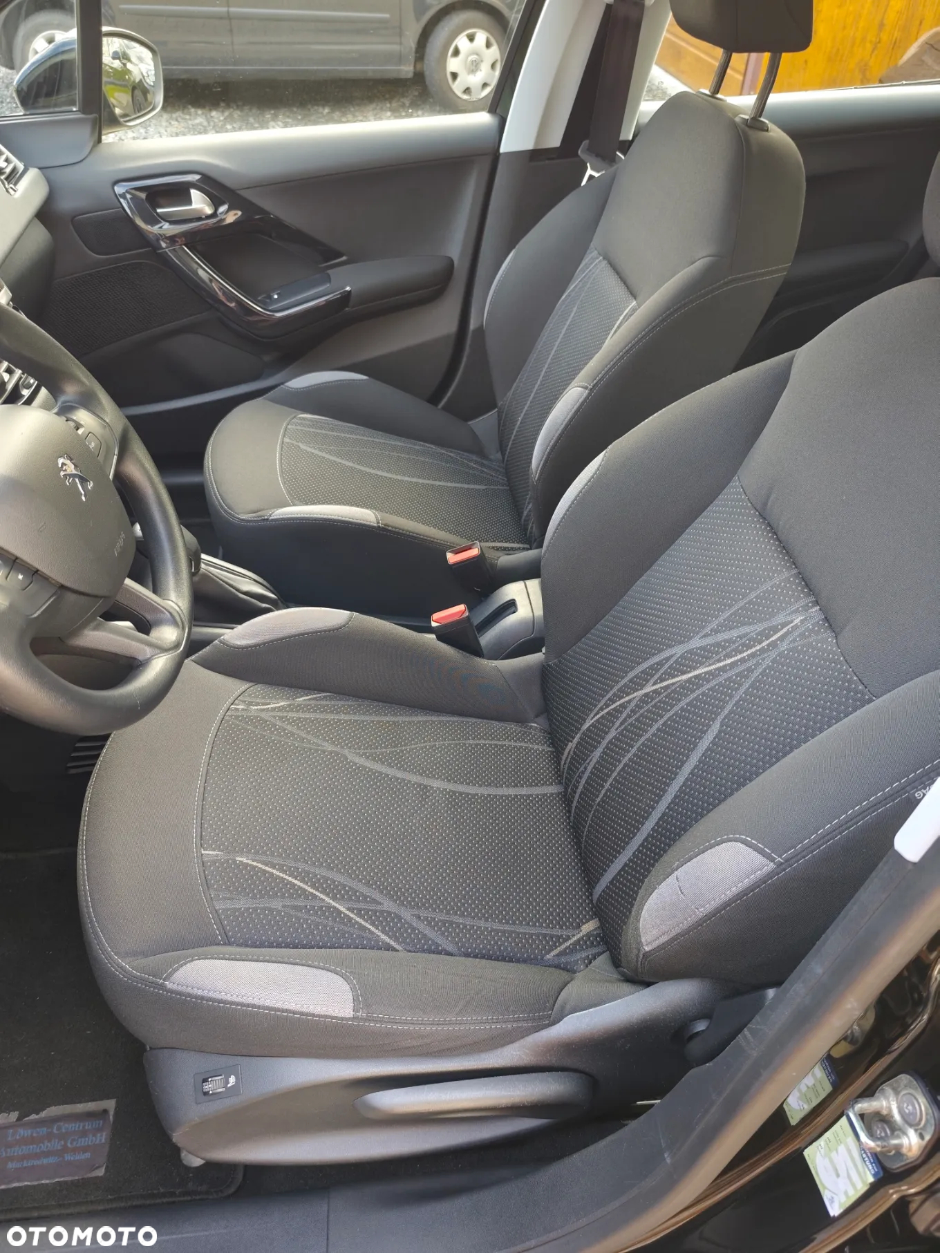 Peugeot 208 - 6