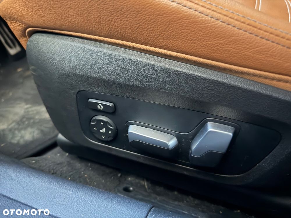 BMW Seria 3 330e M Sport - 12