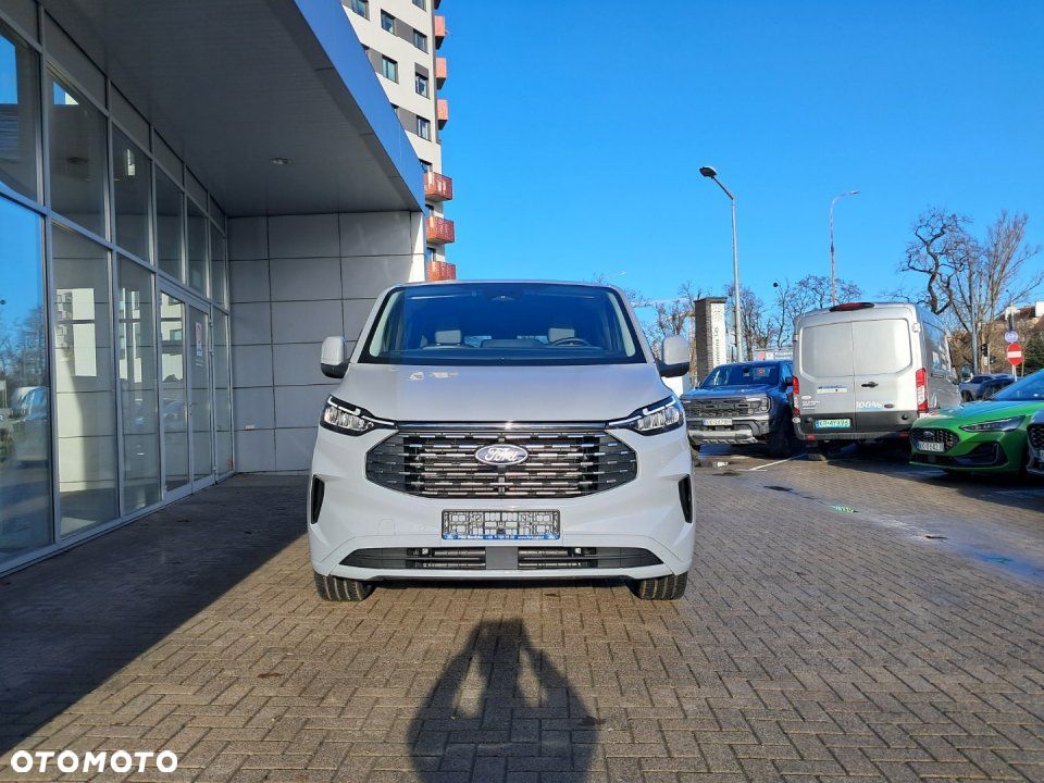 Ford Tourneo Custom - 12