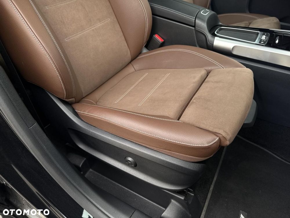Mercedes-Benz GLB - 24
