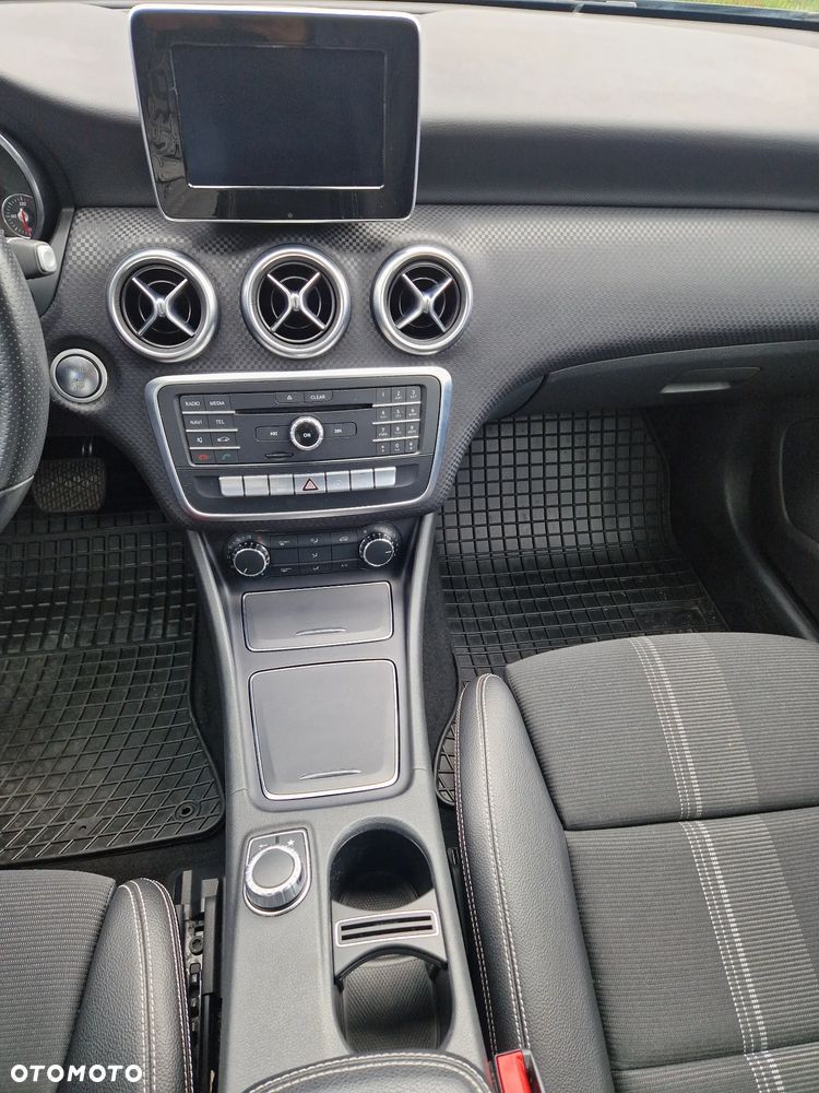 Mercedes-Benz Klasa A 180 (BlueEFFICIENCY) 7G-DCT Urban - 30