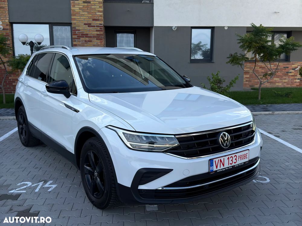 Volkswagen Tiguan - 1